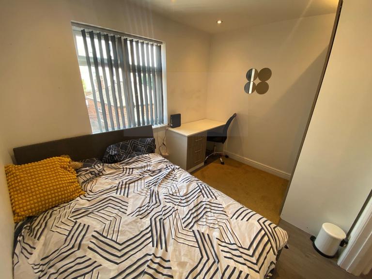 Brentwood Road, Clarendon Park, Leicester, LE2 6AD