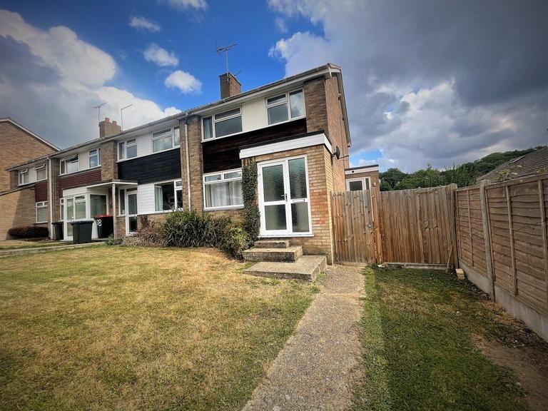 4 bedroom house for rent Tenterden Drive, Canterbury, CT2 7BW UniHomes