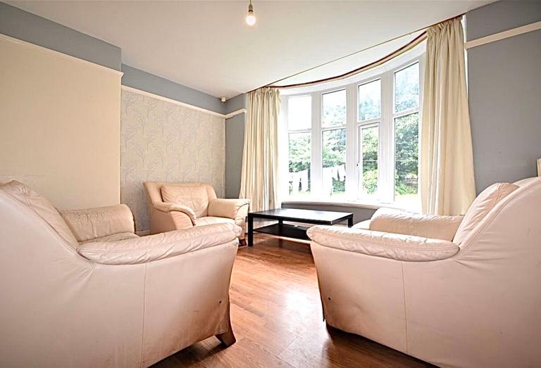 Otley Road, Headingley, Leeds, LS6 3PX