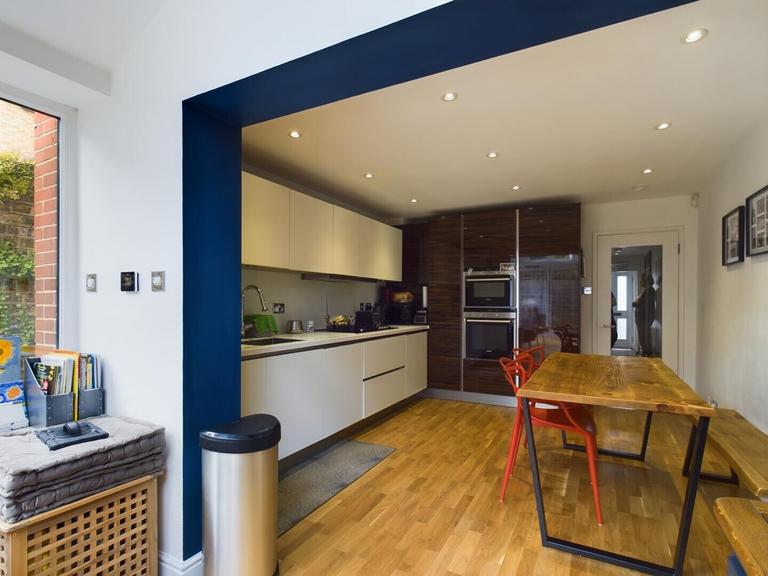 Thaxted Place, Brixton, London, SW20 8JF