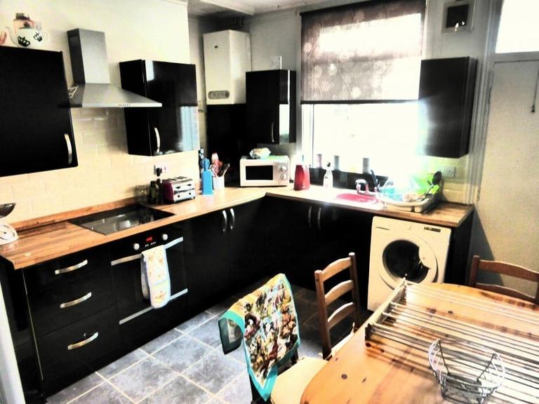 Ashville Grove, Four Bed, Leeds, Hyde Park, Leeds, LS6 1LY