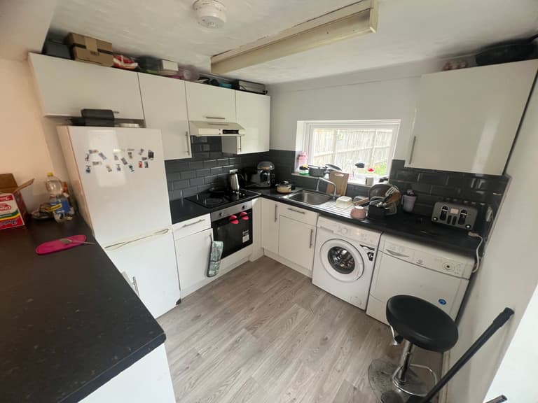 Milton Road, The Polygon, Southampton, SO15 2HR Milton Road, The Polygon, Southampton, SO15 2HR