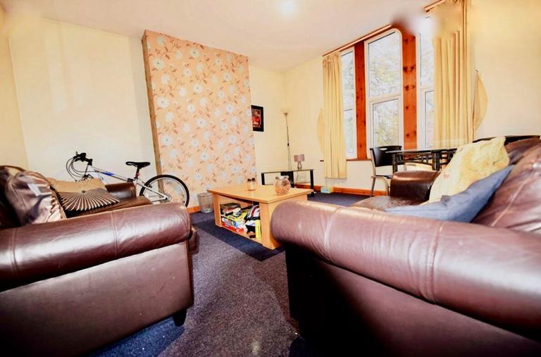 4 Cardigan Road, Hyde Park, Leeds, LS6 3AG