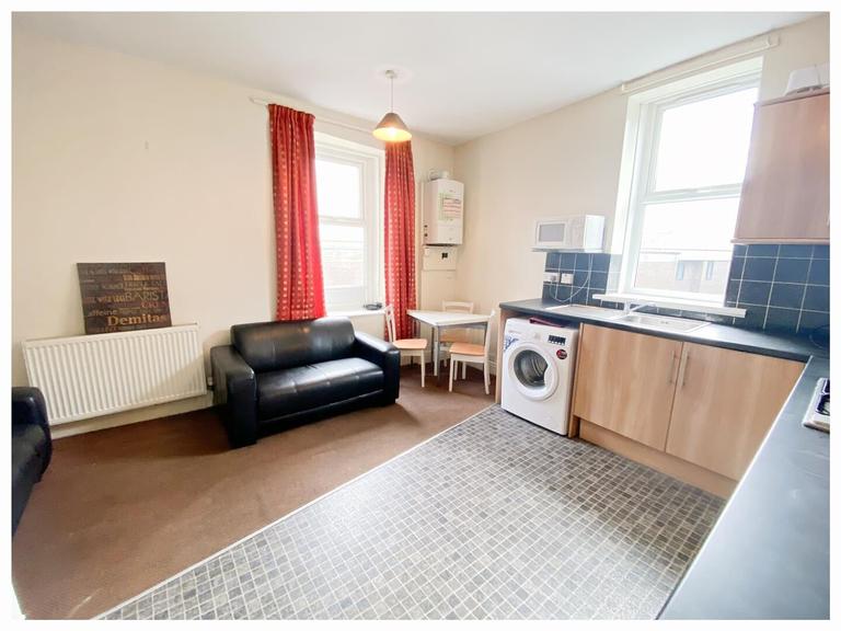 Beech Hill Road Upper Flat, Broomhill, Sheffield, S10 2SA