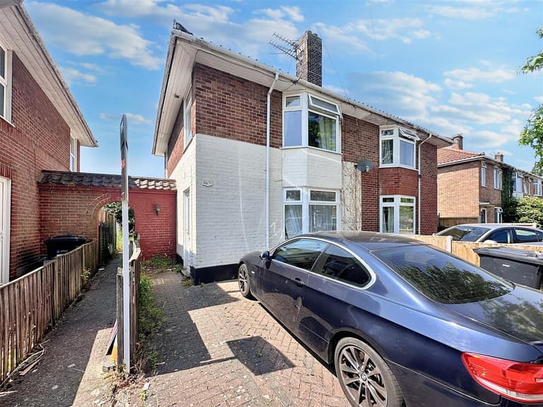 Gilbard Road, Bowthorpe, Norwich, NR5 8TR Gilbard Road, Bowthorpe, Norwich, NR5 8TR