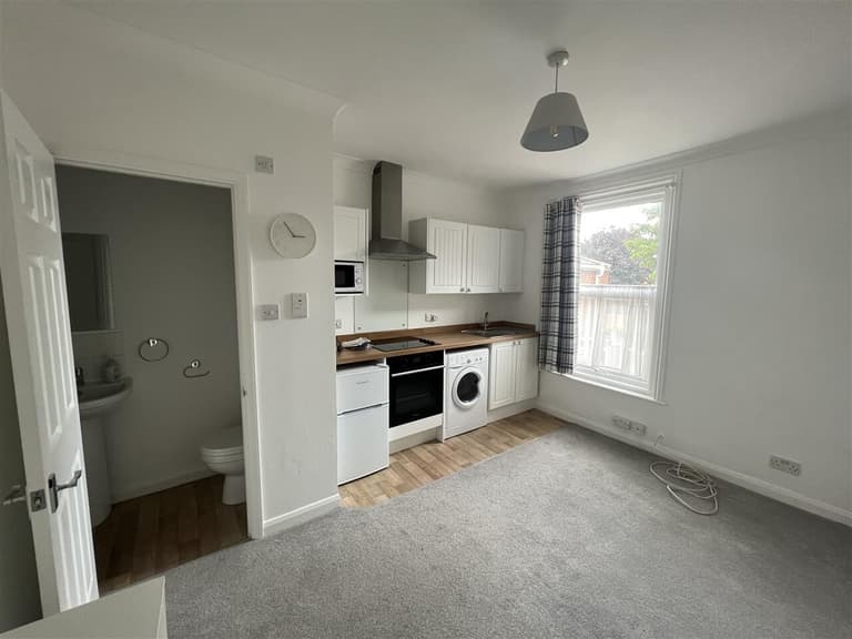 Arthurroad, The Polygon, Southampton, SO15 5DU Arthurroad, The Polygon, Southampton, SO15 5DU