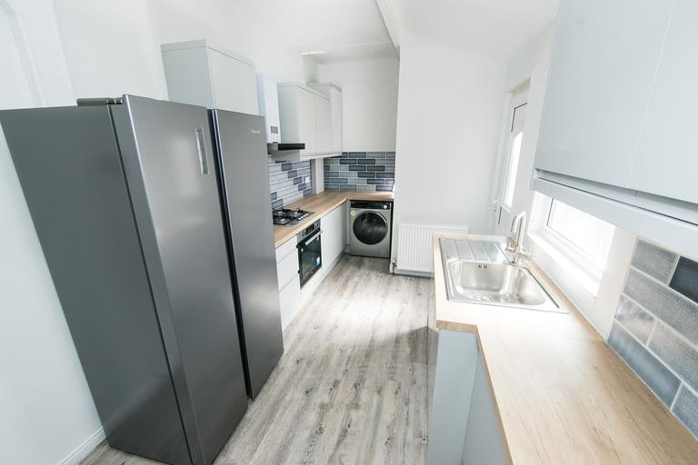 Manor Drive, Hyde Park, Leeds, LS6 1DE