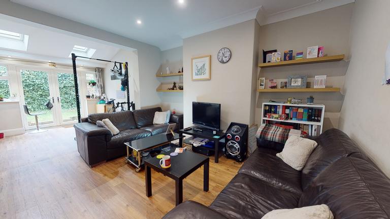 Headingley Crescent, Headingley, Leeds, LS6 3EH