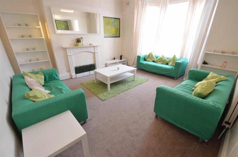 Consort Terrace, Hyde Park, Leeds, LS3 1ET