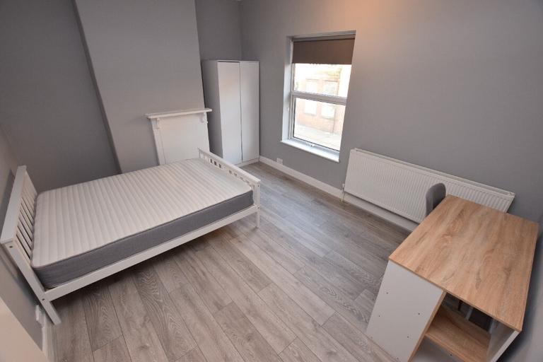 Overstone Road, 26/27 **, City Centre, Northampton, NN1 3JW