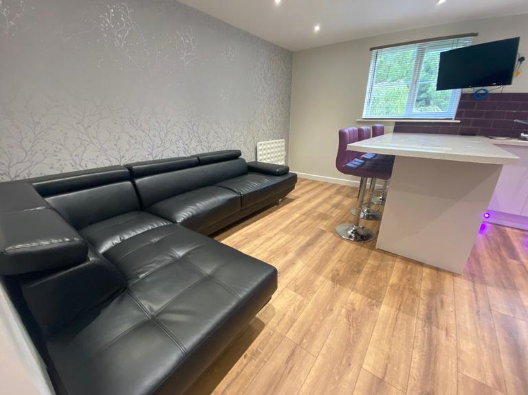 3 bedroom apartment for rent 56 Cottingham Road, Hull, HU6 7RA UniHomes