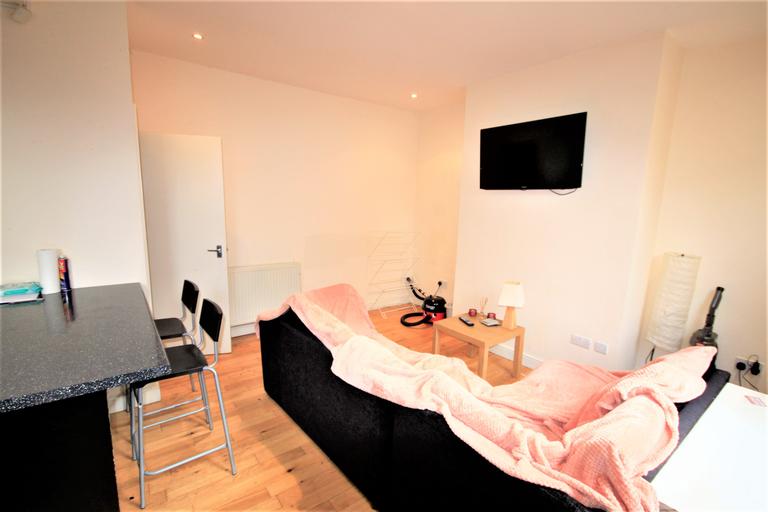 Harold View, Hyde Park, Leeds, LS6 1PP