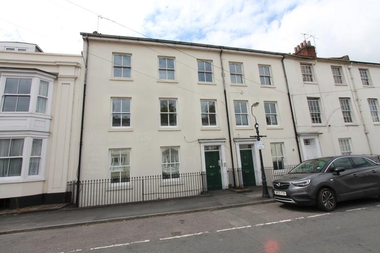George Street, Town Centre, Leamington Spa, CV31 1ET