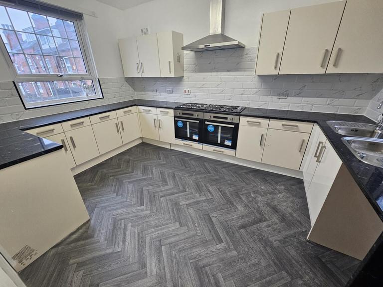 Inglewood Terrace, Woodhouse, Leeds, LS6 2HT