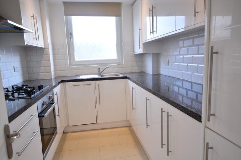 Russell Square, City Centre, Brighton, BN1 2EW