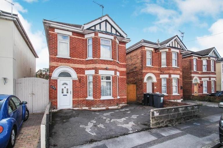 Capstone Road, Charminster, Bournemouth, BH8 8RZ