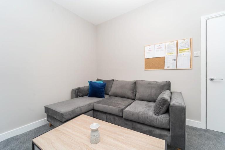 2 bedroom house for rent Carlton Avenue Rusholme, Manchester, M14 7WL