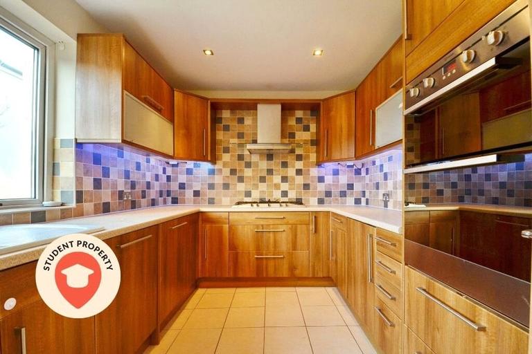 Begbrook Lane, Fishponds, Bristol, BS16 1HP