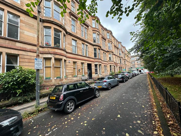 Barrington Drive, Flat 2/1, West End, Glasgow, G4 9DT