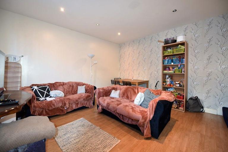 Thornville Grove (Hs), Hyde Park, Leeds, LS6 1JU