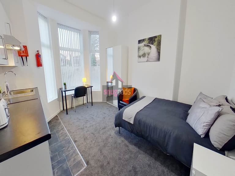 Gildabrook Road, Salford, Manchester, M30 0DX