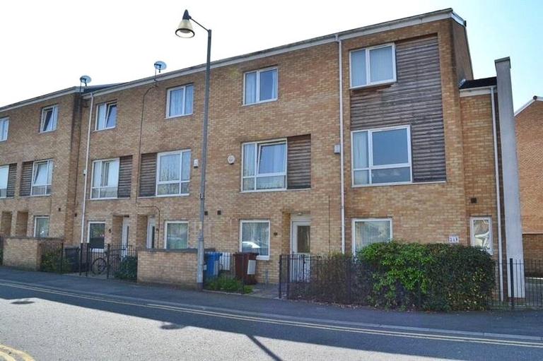 Aspull Walk, Ardwick, Manchester, M13 9ER