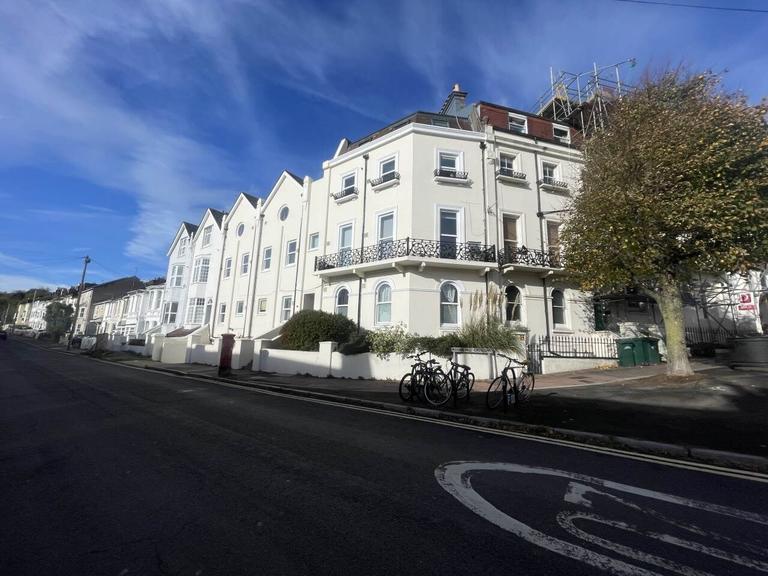 Upper Lewes Road, Round Hill, Brighton, BN2 3FH