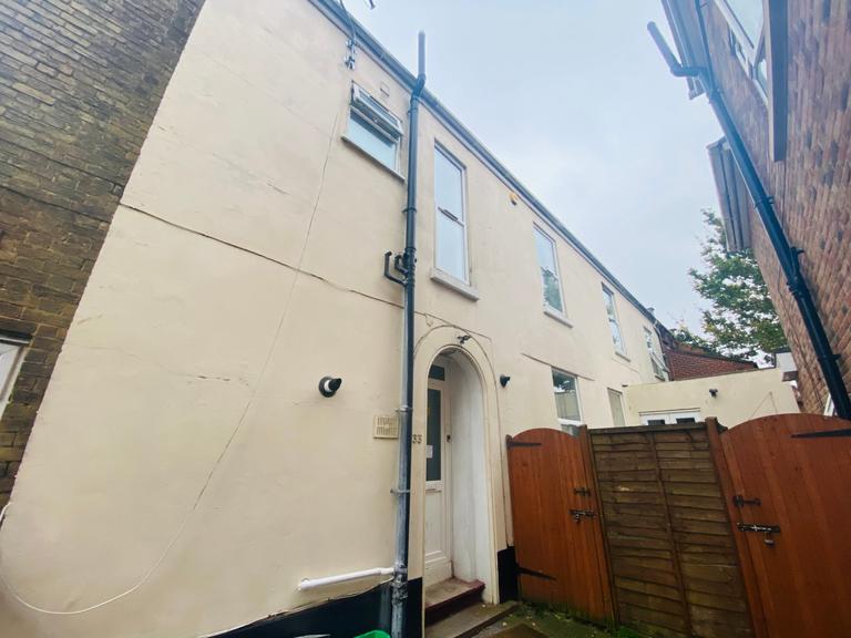 6 bedroom house for rent Lodge Road, Southampton, SO14 6RL UniHomes