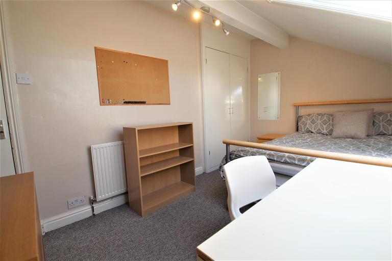 10 Langdale Terrace, Headingley, Leeds, LS6 3DY