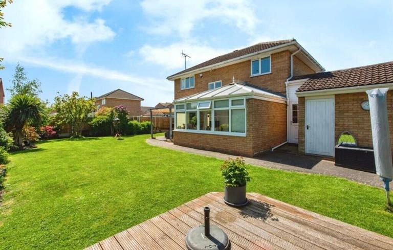 Medlar Road, Bow, London, RM17 6TU