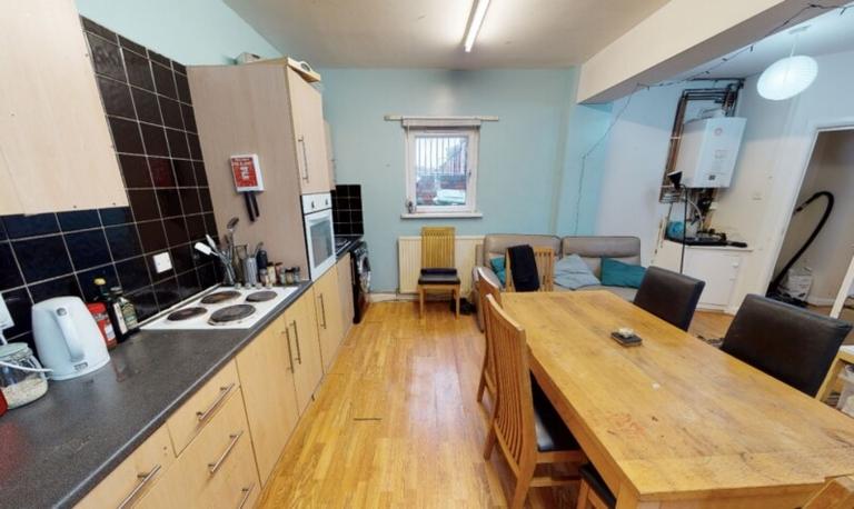 Chiswick Street, Hyde Park, Leeds, LS6 1QE