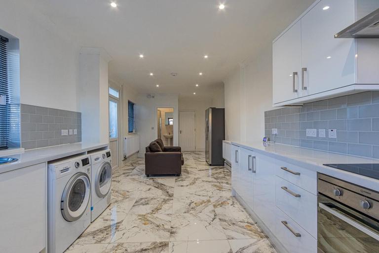 4 bedroom house for rent Caerphilly Road, Cardiff, CF14 4QB UniHomes