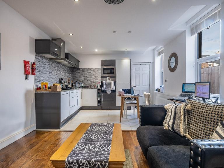 6 Lansdowne Terrace East Newcastle Upon Tyne, Gosforth, Newcastle, NE3 1HL