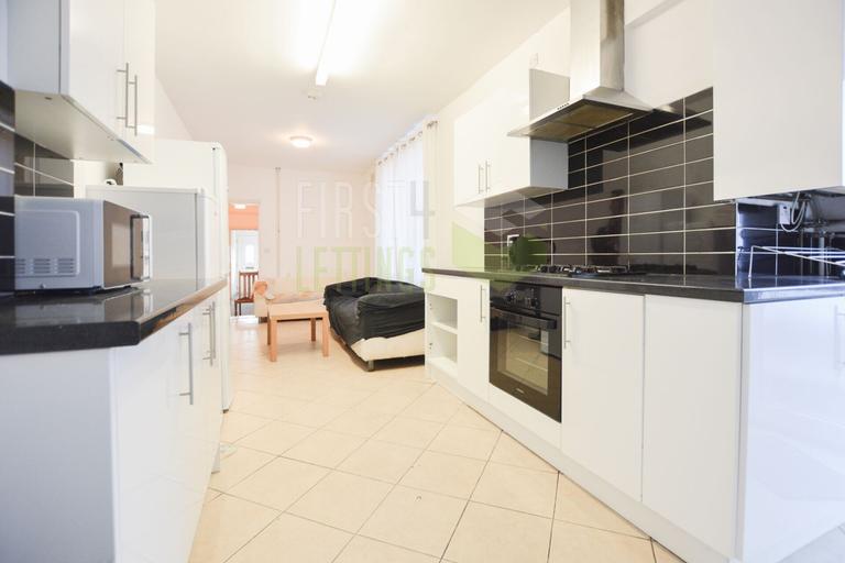 Welford Road, Clarendon Park, Leicester, LE2 6EG