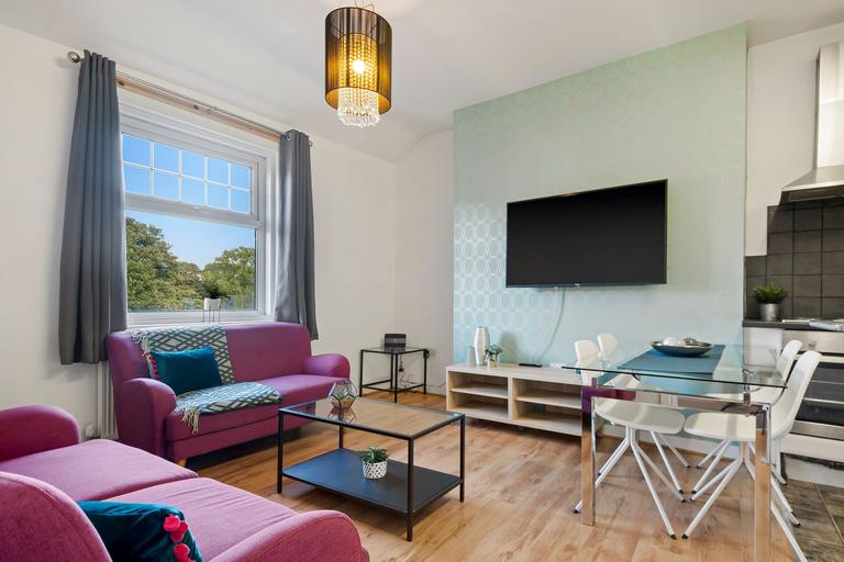 4 bedroom apartment for rent Headingley Lane, Leeds, LS6 2AS UniHomes