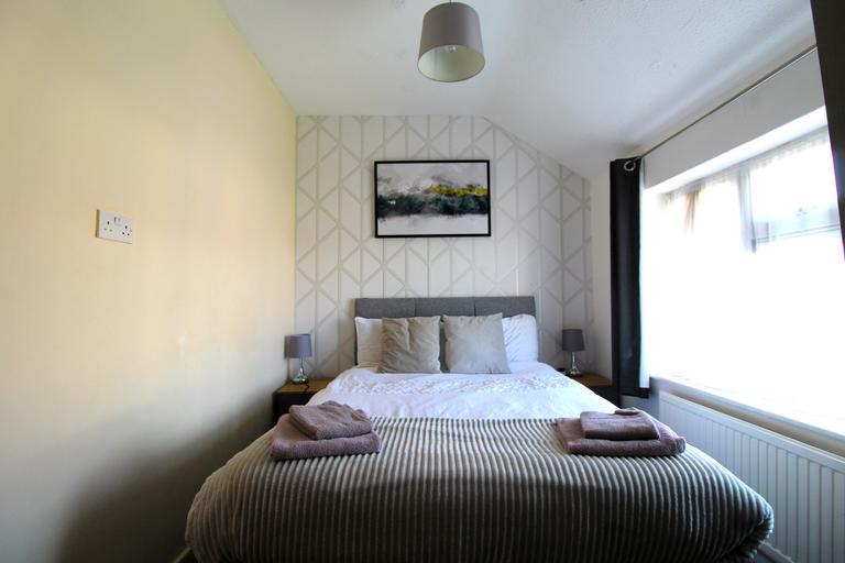 The Chase, Guildford, Surrey, GU2 7UA
