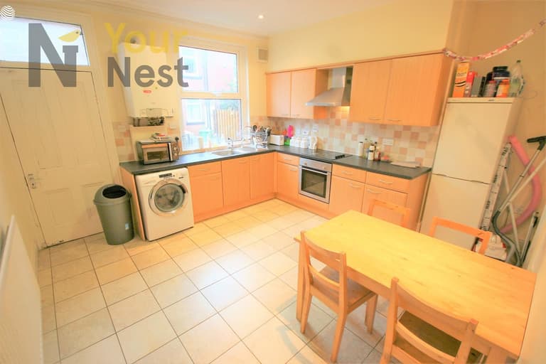 Ashville Grove, Hyde Park, Leeds, LS6 1LY