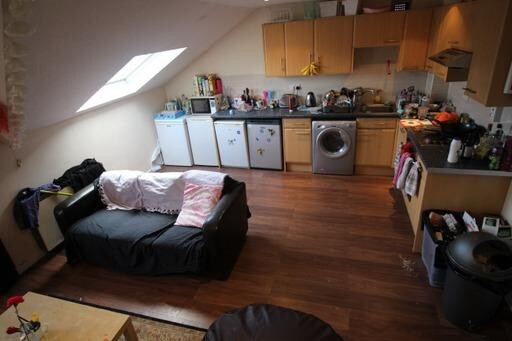 Cardigan Road, Hyde Park, Leeds, LS6 1EB