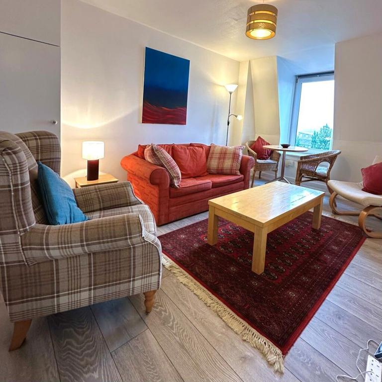 Flat Victoria Road, Central, Dundee, DD1 2NN