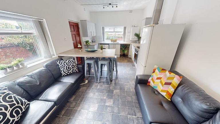 Nottingham, Forest Fields, Nottingham, NG7 6BB