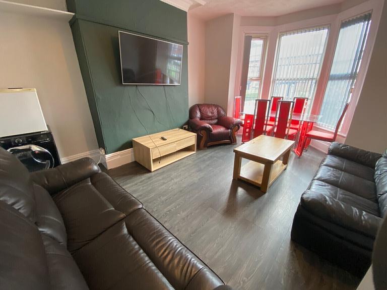 Regent Terrace, Hyde Park, Leeds, LS6 1NP