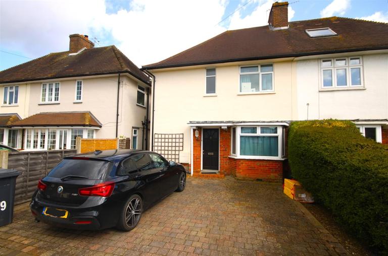 4 bedroom house for rent Woodbridge Hill Gardens, Surrey, GU2 8AR