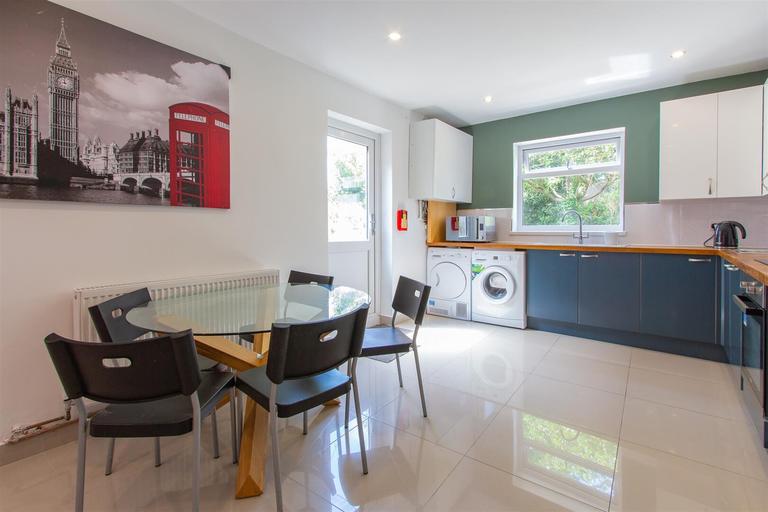 6 bedroom house for rent Cathays Terrace, Cardiff, CF24 4HU UniHomes