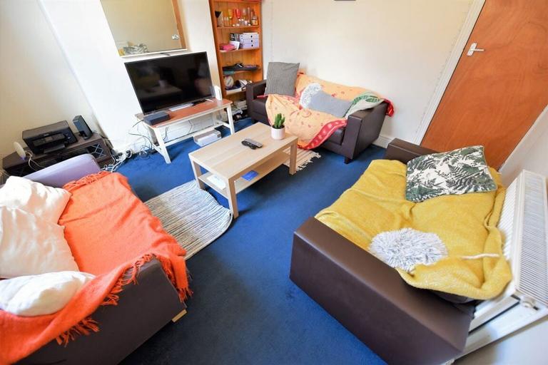 School View, Hyde Park, Leeds, LS6 1EN