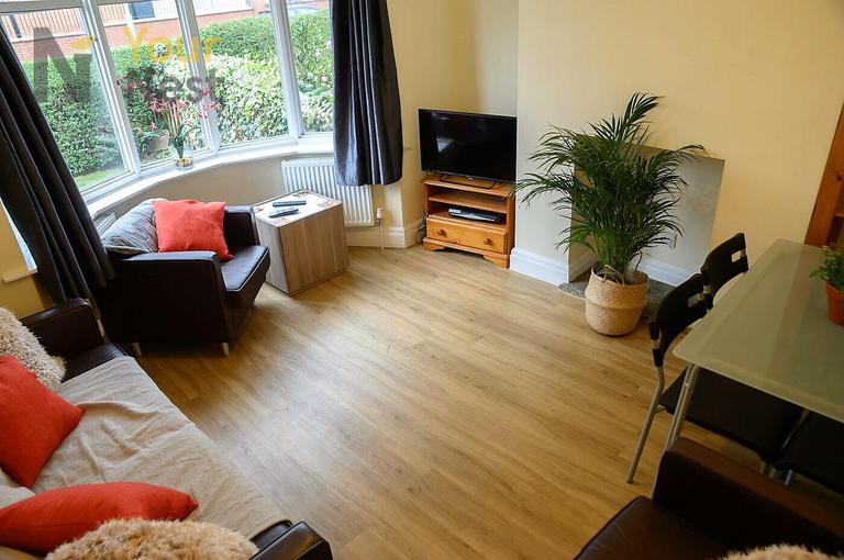 St. Michaels Lane, Headingley, Leeds, LS6 3BR