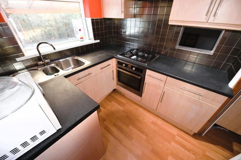 Eden Cresent, Burley, Leeds, LS4 2TP