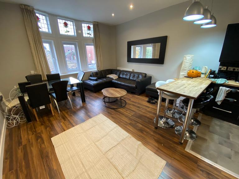 The Crescent, Hyde Park, Leeds, LS6 2NW