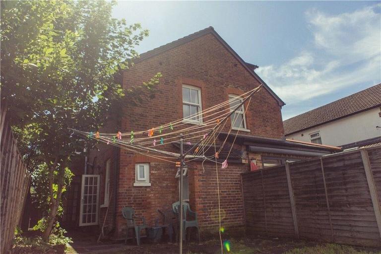 Leas Road, Guildford, Surrey, GU1 4QT