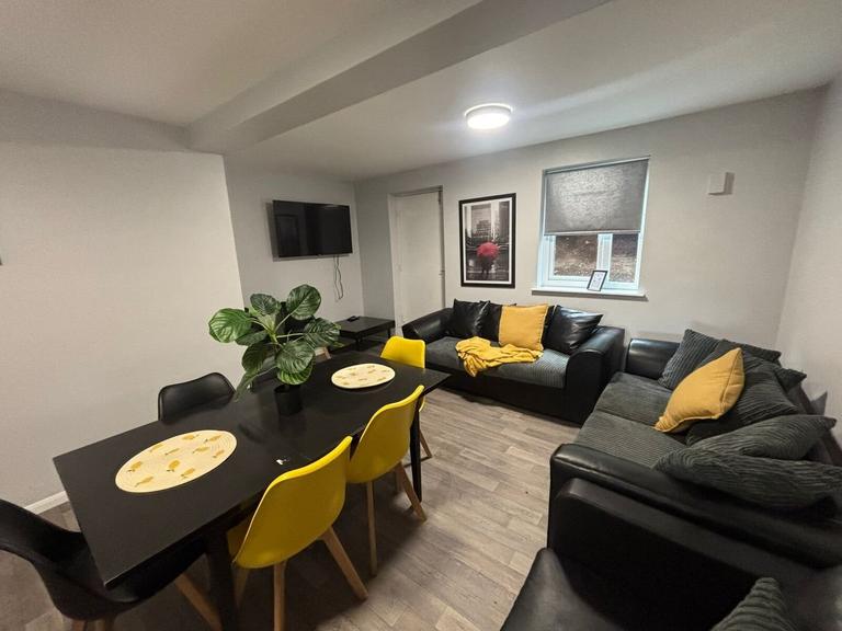 5 Albert Square, Lenton, Nottingham, NG7 2FH