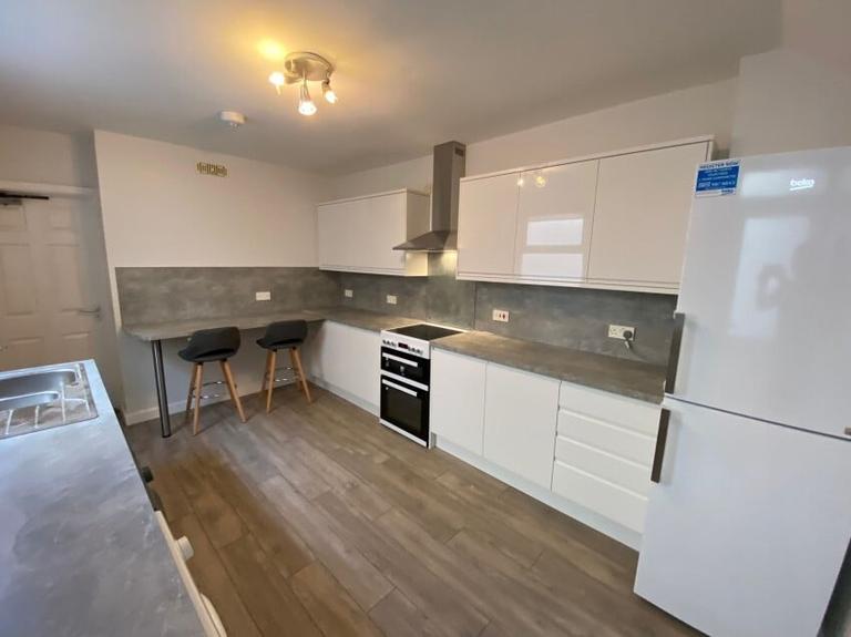 5 bedroom house for rent Malvern Terrace, Swansea, SA2 0BD UniHomes